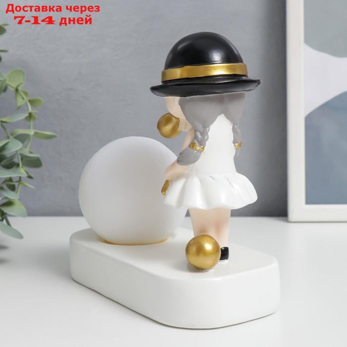 Сувенир полистоун свет "Малышка в чёрной шляпке, с золотым пузырём у шара" 16,5х8х16 см - фото 3 - id-p217824436