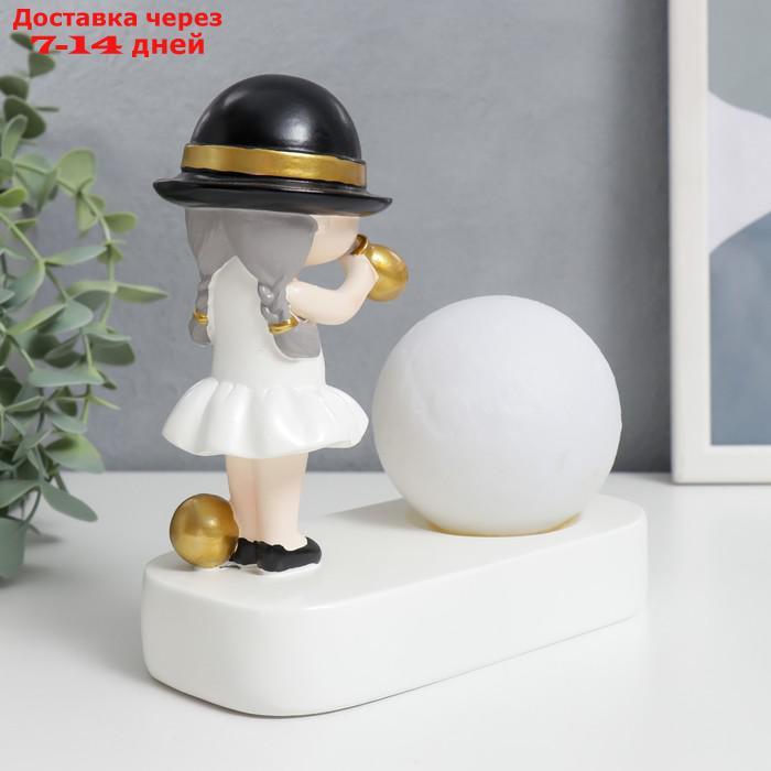 Сувенир полистоун свет "Малышка в чёрной шляпке, с золотым пузырём у шара" 16,5х8х16 см - фото 4 - id-p217824436