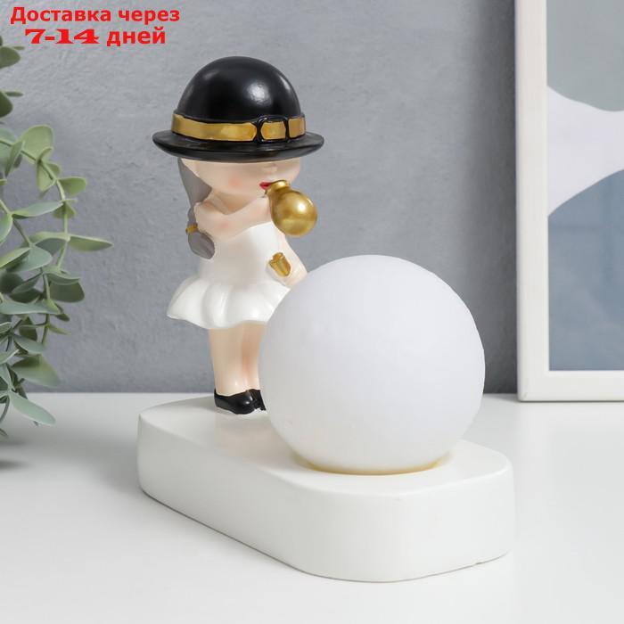 Сувенир полистоун свет "Малышка в чёрной шляпке, с золотым пузырём у шара" 16,5х8х16 см - фото 6 - id-p217824436