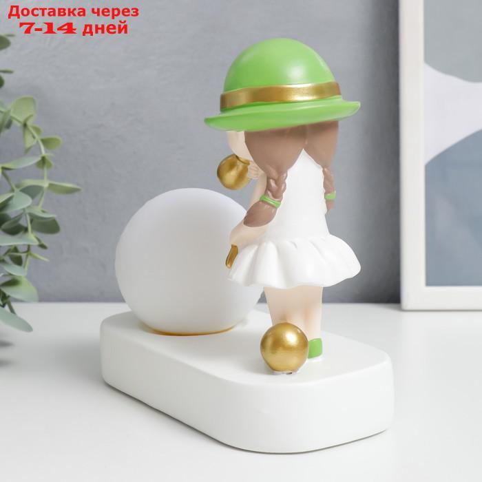 Сувенир полистоун свет "Малышка в зелёной шляпке, с золотым пузырём у шара" 16,5х8х16 см - фото 3 - id-p217824444