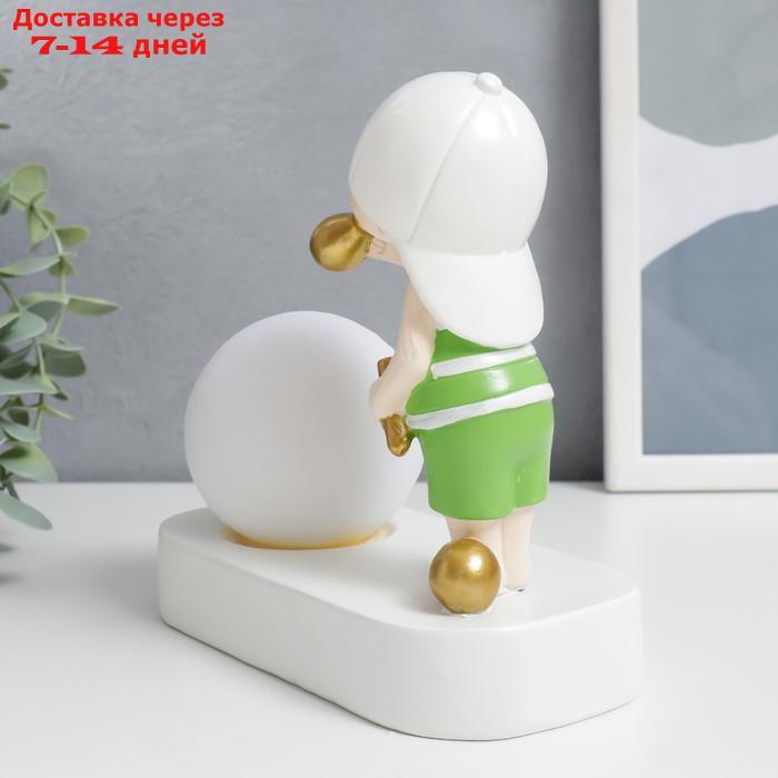 Сувенир полистоун свет "Малыш в белой кепке, с золотым пузырём у шара" 16,5х8х16 см - фото 3 - id-p217824453