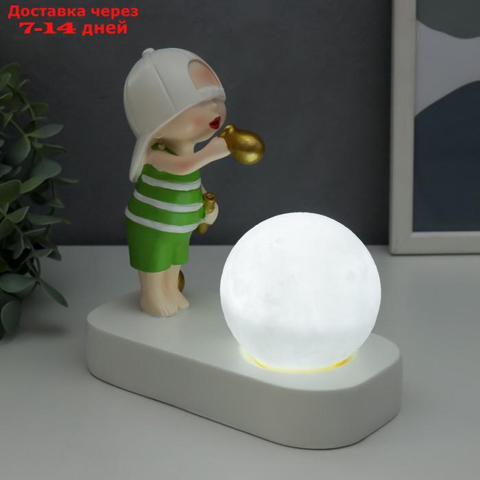 Сувенир полистоун свет "Малыш в белой кепке, с золотым пузырём у шара" 16,5х8х16 см - фото 7 - id-p217824453