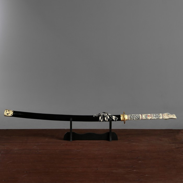 Сувенирное оружие «Катана на подставке», чёрные ножны, рукоятка под слоновую кость, 108 см - фото 1 - id-p217977885