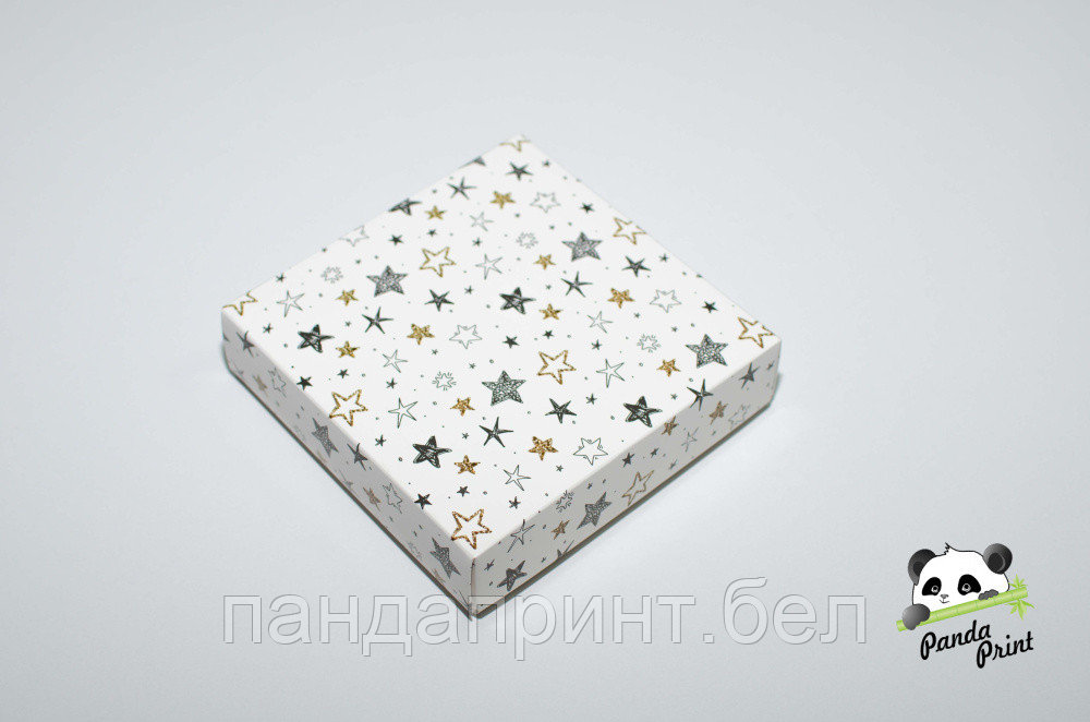 Коробка 150х150х40 Черно-золотые звезды (крафт дно)