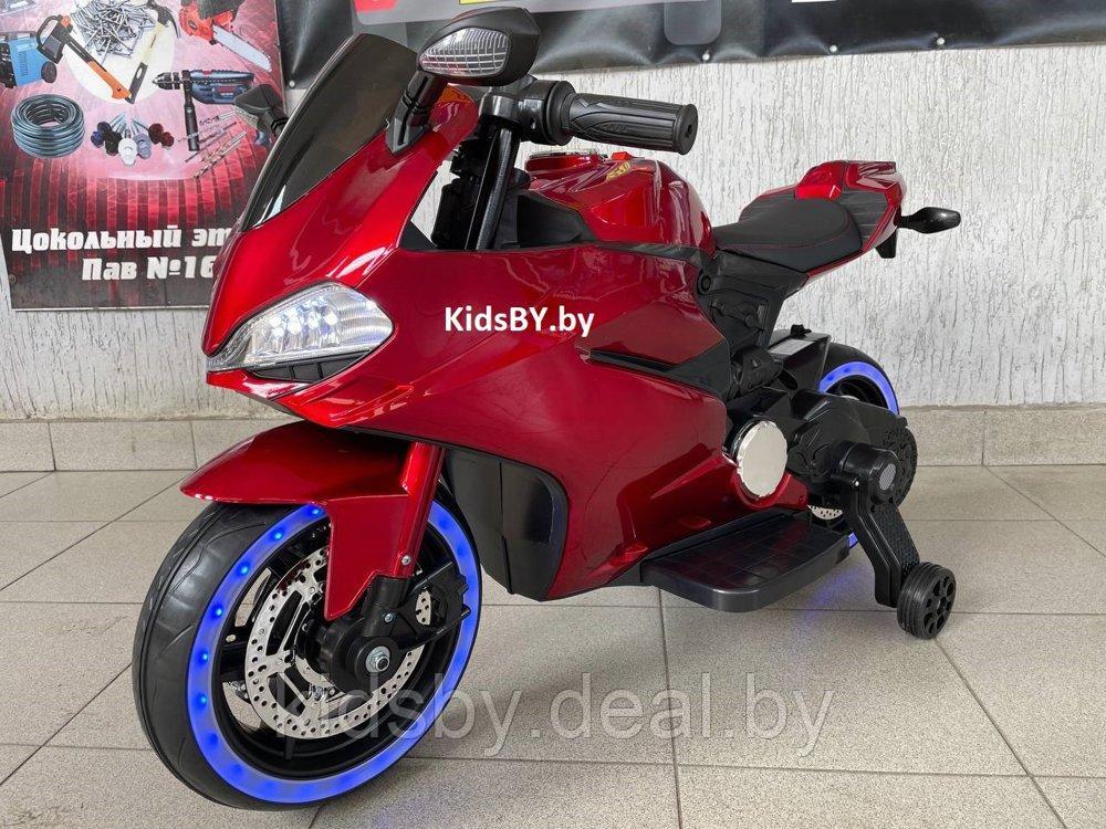 Детский электромотоцикл RiverToys X003XX (красный глянец) - фото 1 - id-p214394878