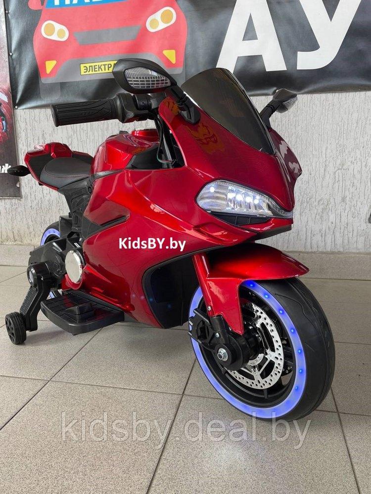 Детский электромотоцикл RiverToys X003XX (красный глянец) - фото 2 - id-p214394878