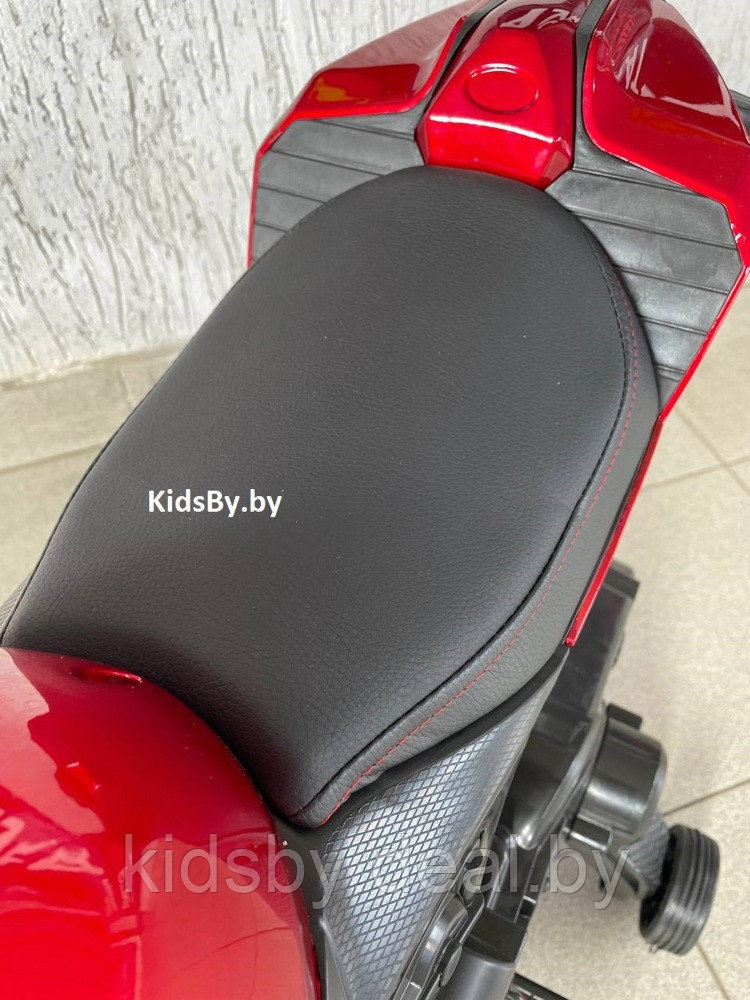 Детский электромотоцикл RiverToys X003XX (красный глянец) - фото 4 - id-p214394878