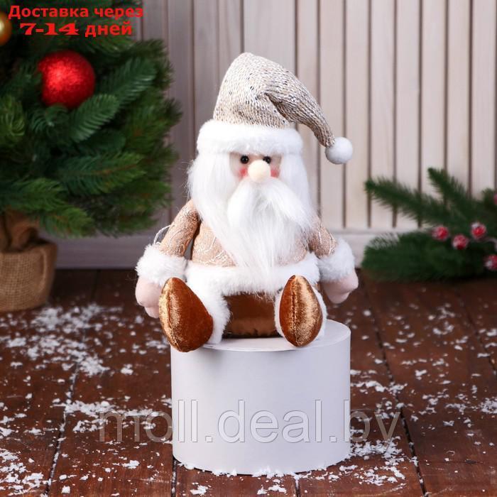 Мягкая игрушка "Дед Мороз в вязаном колпаке" сидит, 15х22 см, золотисто-коричневый - фото 1 - id-p218073470