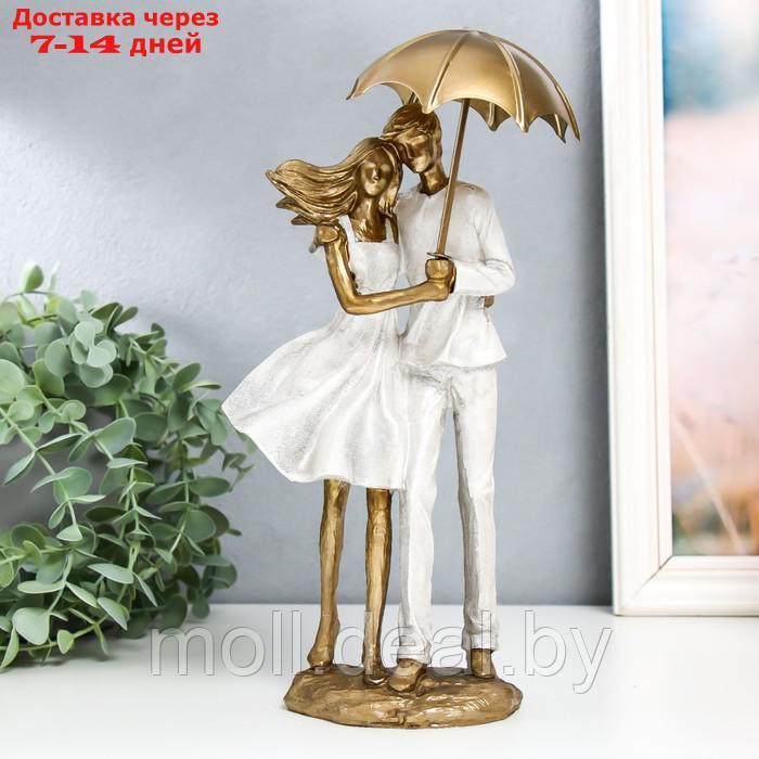 Сувенир полистоун "Влюблённая пара под зонтом на ветру" 8х12,5х25,5 см