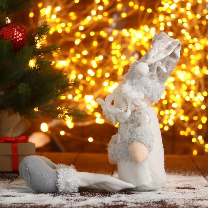 Мягкая игрушка "Дед Мороз в шапочке с кружочками-длинные ножки" 15х45 см, серебристо-белый - фото 2 - id-p218179374