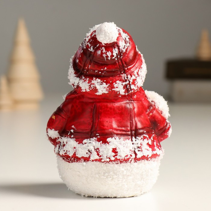 Сувенир керамика "Снеговик в красном пуховике, со снежком" обсыпка 10х8,5х12 см - фото 3 - id-p218178427