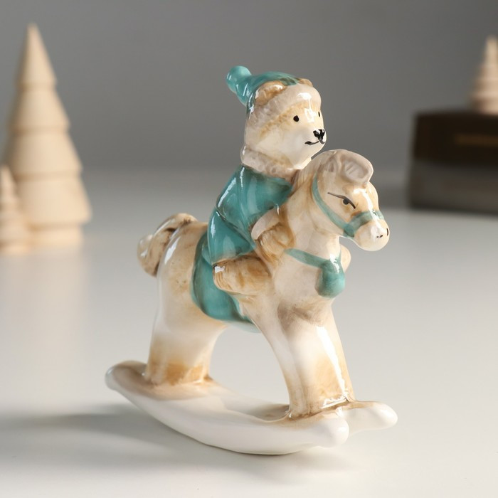 Сувенир керамика "Медвежонок в зелёном наряде на лошадке-качалке" 11,5х3х10,6 см - фото 4 - id-p218178451
