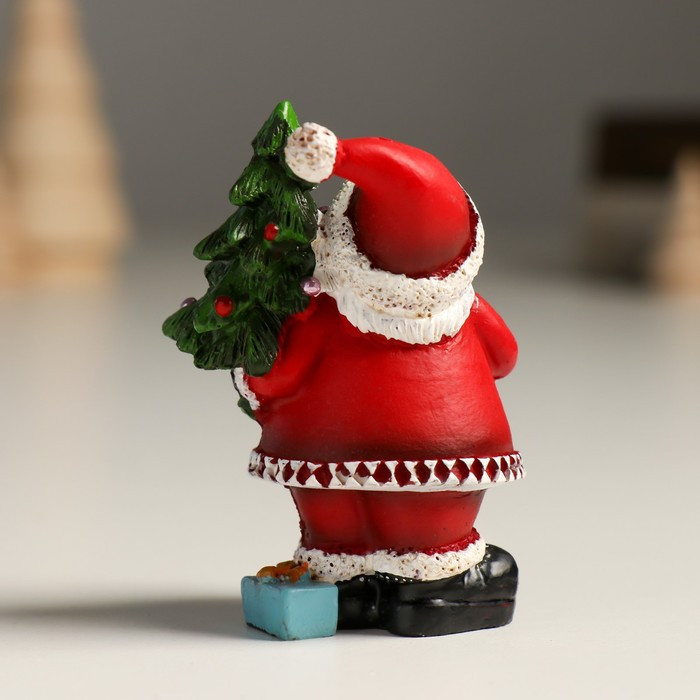 Сувенир полистоун "Дед Мороз в красном наряде с подарком" МИКС 6,5х5х4 см - фото 4 - id-p218178453