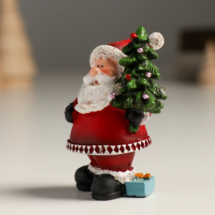 Сувенир полистоун "Дед Мороз в красном наряде с подарком" МИКС 6,5х5х4 см - фото 5 - id-p218178453