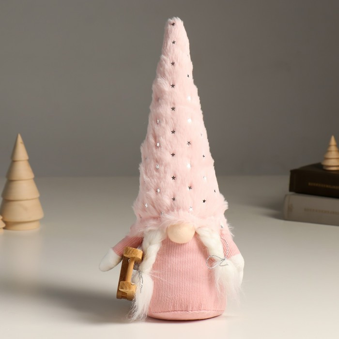 Кукла интерьерная "Бабуся в меховом розовом колпаке со звёздами и санками" 32 см - фото 1 - id-p218178475