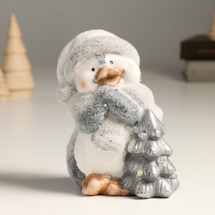 Сувенир керамика свет "Пингвин в новогоднем колпаке и шарфике у ёлочки" 12х8,8х15,8 см - фото 2 - id-p218178482