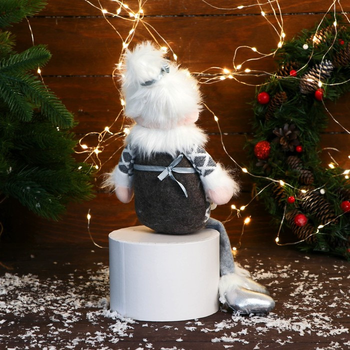 Мягкая игрушка "Бабушка Мороз в костюме с ремешком" 15х39 см, серый - фото 2 - id-p218179466
