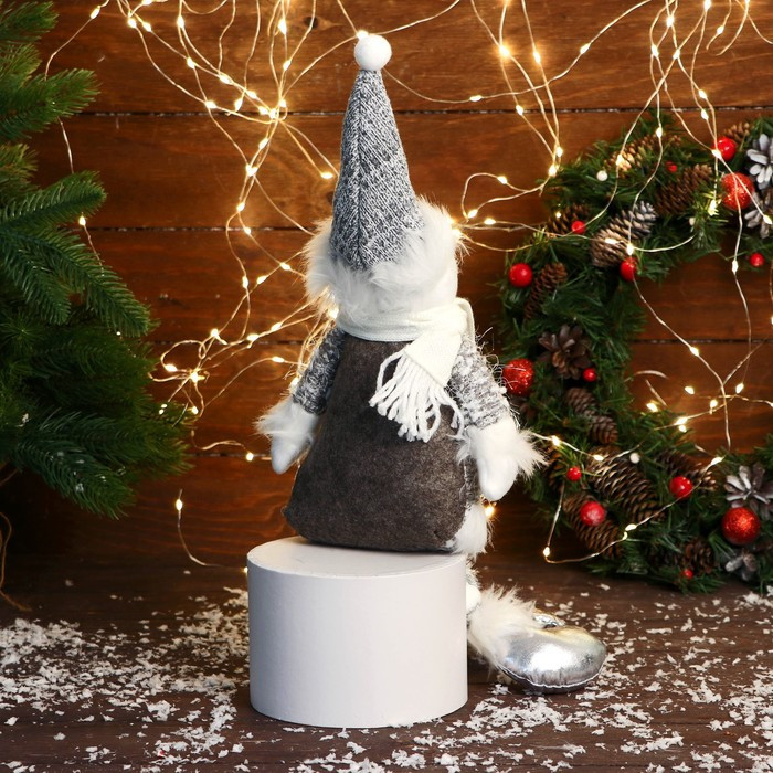 Мягкая игрушка "Снеговик в колпаке и шарфике, ножки-бусинки" 15х39 см, серый - фото 2 - id-p218179467