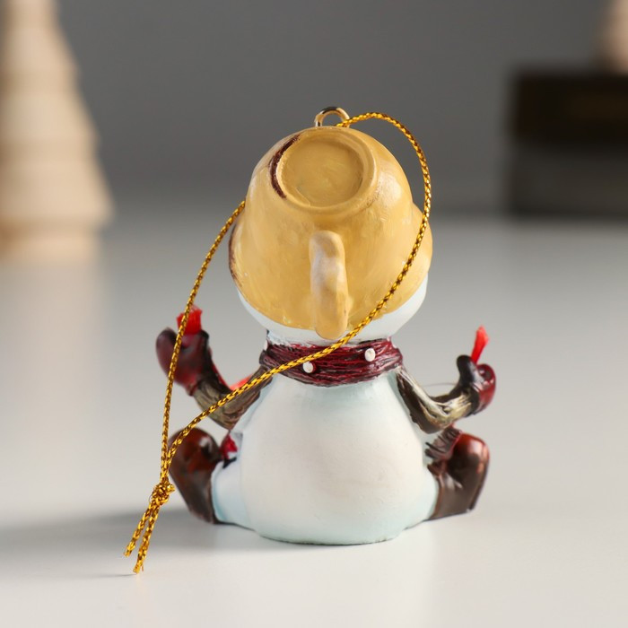 Сувенир полистоун подвеска "Снеговичок с чашкой на голове, распаковывает подарок" 6х5х6 см - фото 3 - id-p218178529