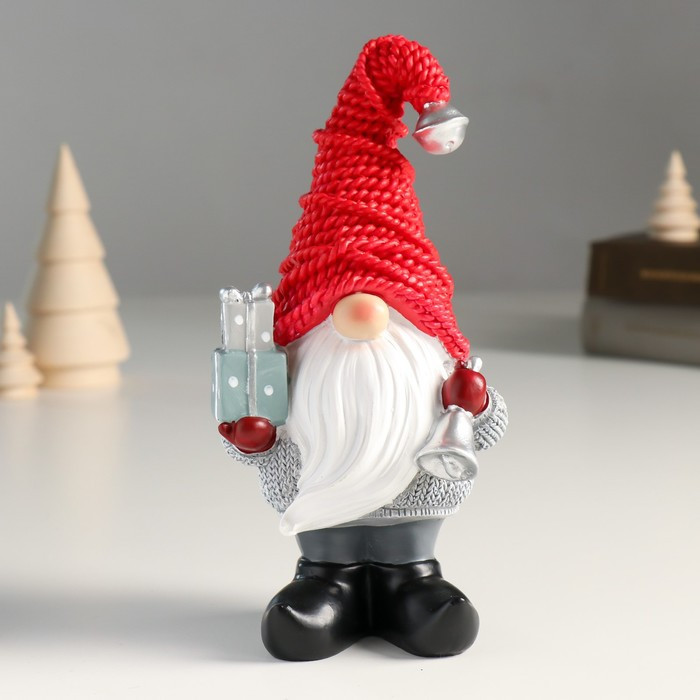 Сувенир полистоун "Дед Мороз в красном колпаке, с подарками и колокольчиком" 7х9х18 см - фото 1 - id-p218178574