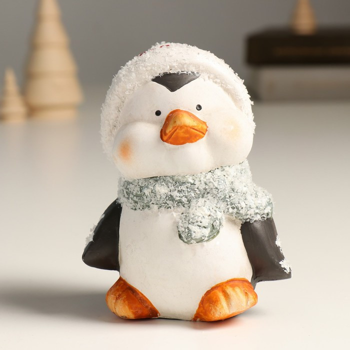 Сувенир керамика "Пингвинёнок в шапке и шарфике" 9х7,5х11,5 см - фото 1 - id-p218178635