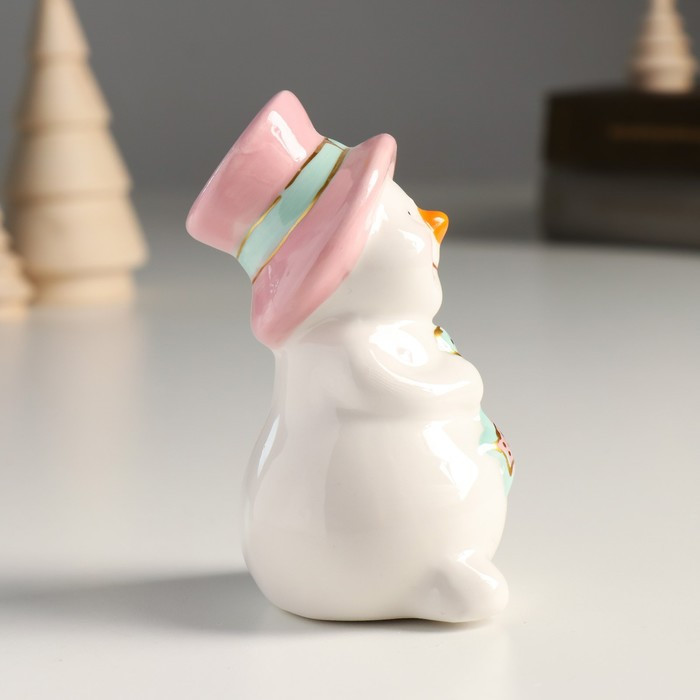 Сувенир керамика "Снеговик в розовом цилиндре, с звездой на палочке" 10,2х6х6 см - фото 2 - id-p218178674