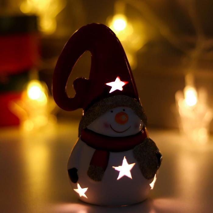 Сувенир керамика свет "Снеговик, красный шарф и колпак, золотое сердце" 13,5х7,5х7,5 см - фото 2 - id-p218178701