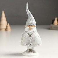 Сувенир полистоун "Дед Мороз в серебристом наряде, со звёздочкой" 5х6,5х15,5 см