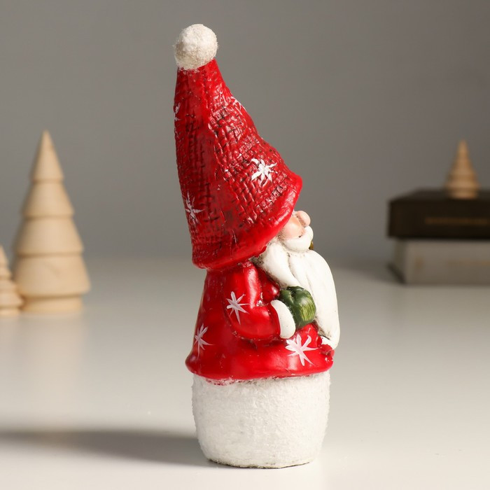 Сувенир полистоун "Дед Мороз в красном наряде с подарком" 8,5х7,5х19,2 см - фото 2 - id-p218178788
