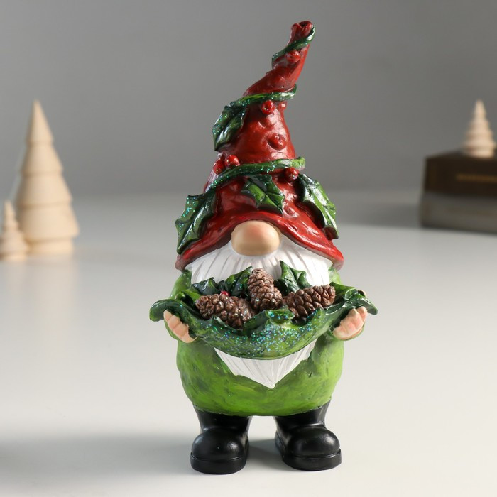Сувенир полистоун "Дед Мороз в колпаке с ягодами, с шишками на листе" 9х9х18,8 см - фото 1 - id-p218178790