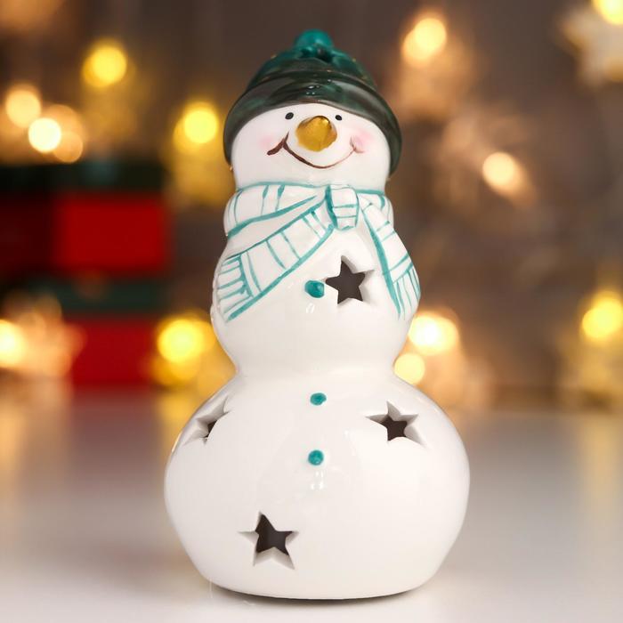 Сувенир керамика свет "Снеговик, зелёная шапка и шарф, звёздочки" 11,3х6,2х6,2 см - фото 1 - id-p218178797