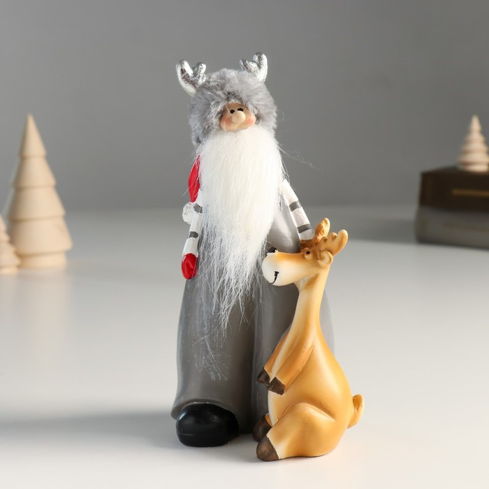 Сувенир полистоун "Дед Мороз в шапке с рожками и помощником оленем" 8,5х8х17 см - фото 1 - id-p218178814