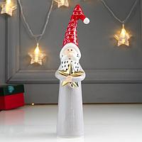 Сувенир керамика "Дедушка Мороз с звёздочкой в обнимку" серый с красным 23,6х5,9х7,2 см