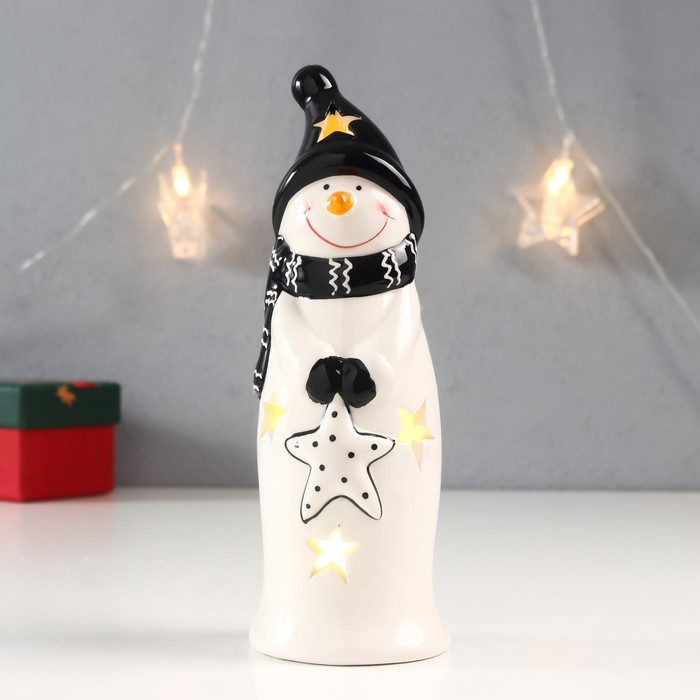 Сувенир керамика свет "Снеговик, чёрная шапка и шарф, с звёздочкой" 17,8х6х6 см - фото 1 - id-p218178982
