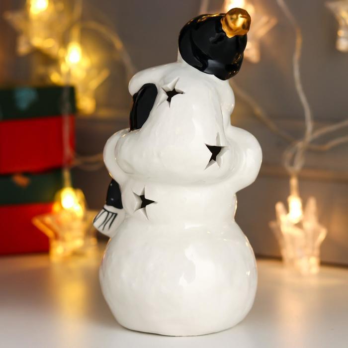 Сувенир керамика свет "Снеговик с малышом, чёрные колпаки и шарфы" 19х10х10 см - фото 5 - id-p218179104