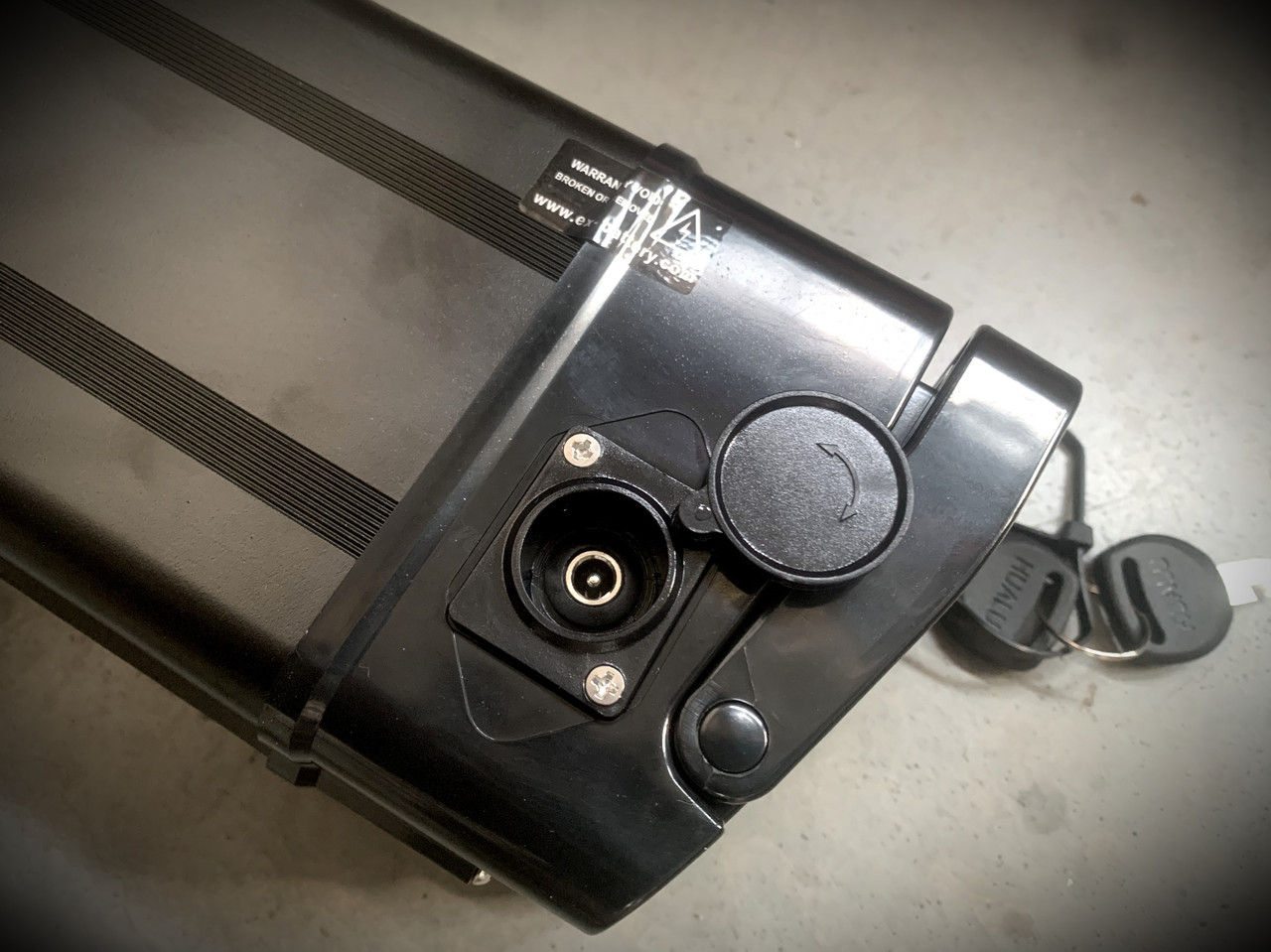Аккумулятор для электровелосипеда 48V 10/4Ah в корпусе с ключом - фото 7 - id-p218203642