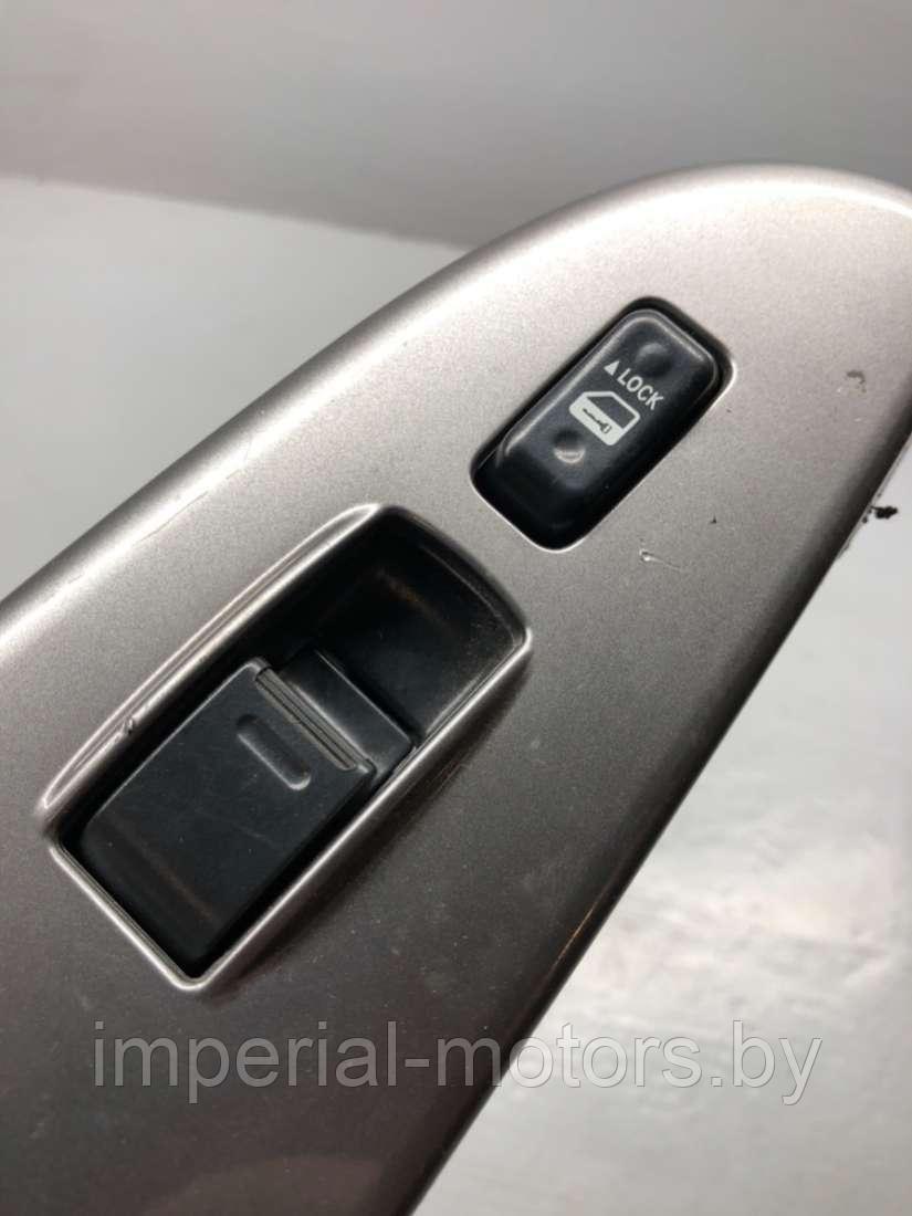 Обшивка двери передней правой (дверная карта) Toyota Sienna 2 - фото 4 - id-p218187244