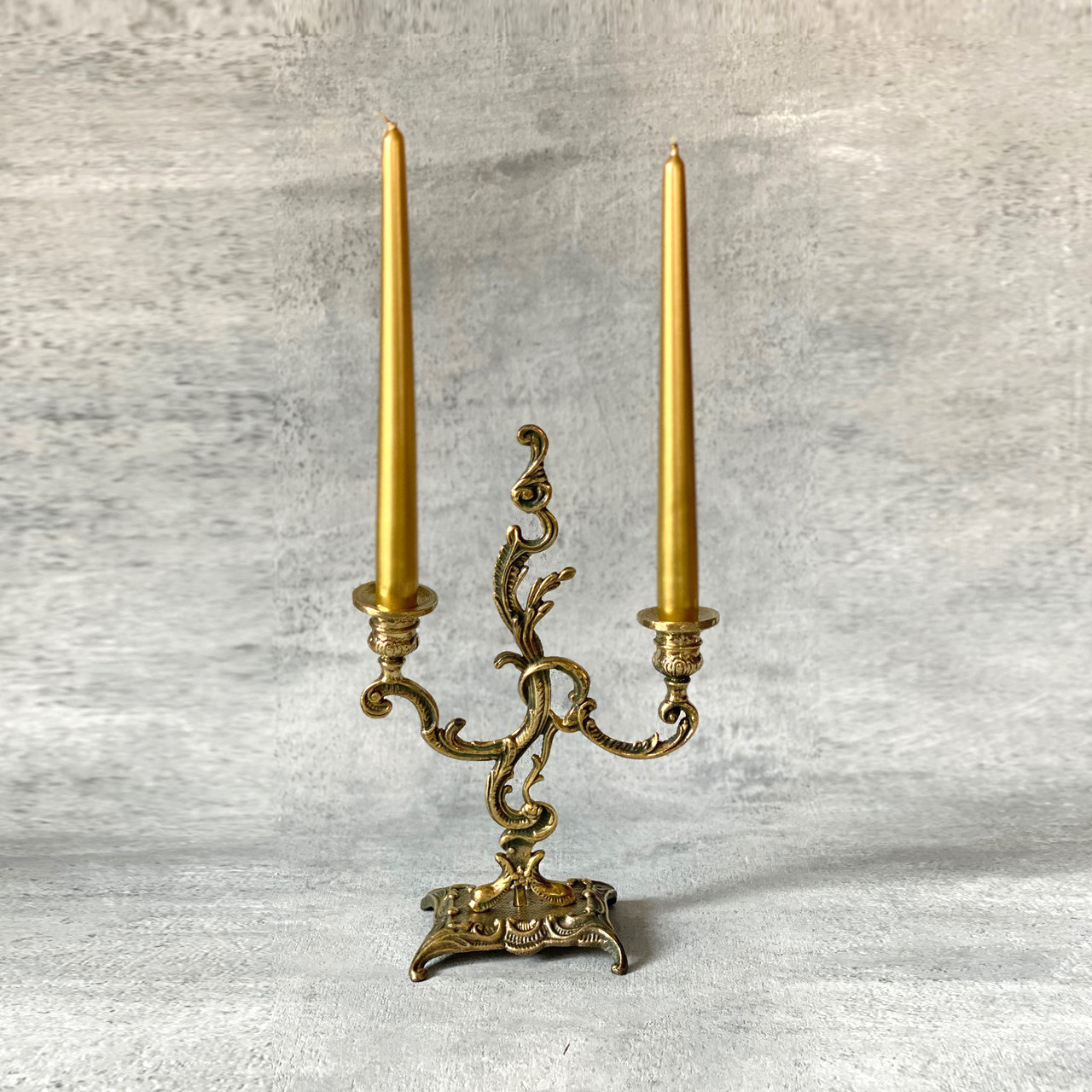 Подсвечник-канделябр на две свечи латунь, винтаж - фото 1 - id-p218319857