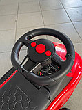 Детская машинка-каталка, толокар RiverToys BMW JY-Z06B (красный/черный) с ручкой-управляшкой, фото 2