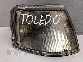 Поворотник правый Seat Toledo 1