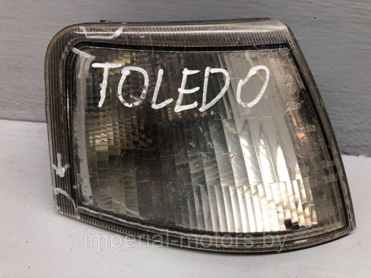 Поворотник правый Seat Toledo 1 - фото 1 - id-p218293699