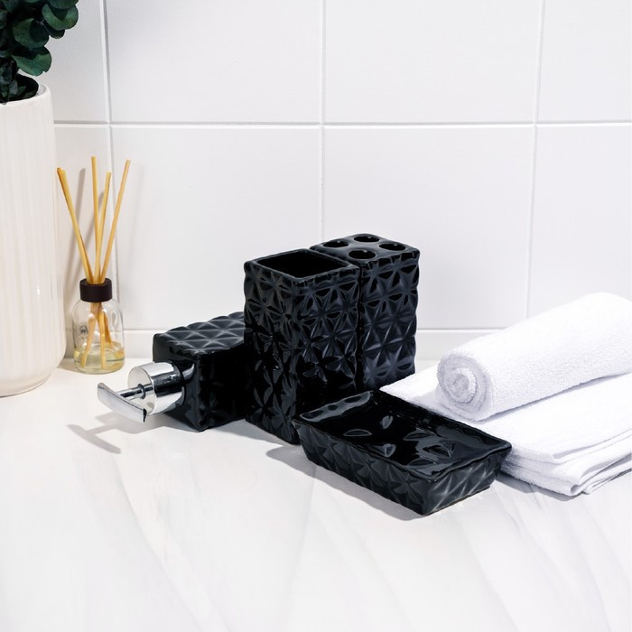 Набор аксессуаров для ванной комнаты «Ромбы», 4 предмета (дозатор 230 мл, мыльница, 2 стакана), цвет чёрный - фото 4 - id-p218377403