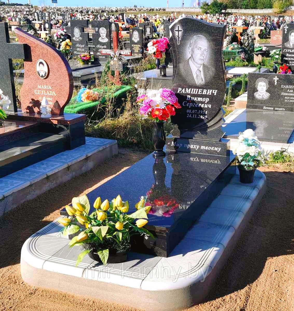 НЕДОРОГОЙ ОДИНОЧНЫЙ ГРАНИТНЫЙ ПАМЯТНИК