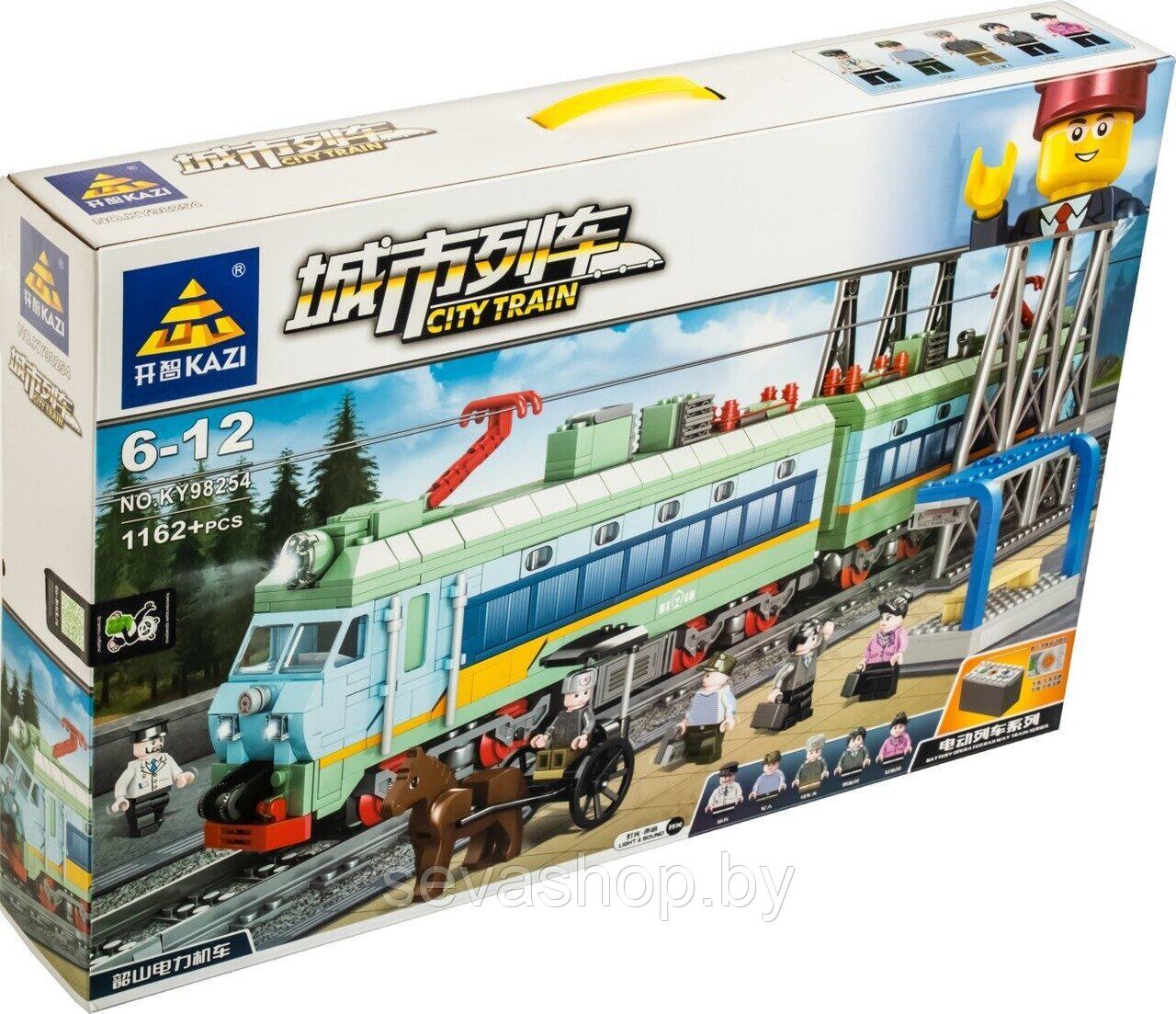 Конструктор Поезд с мотором Шаошань Kazi 98254, на батарейках, свет, звук