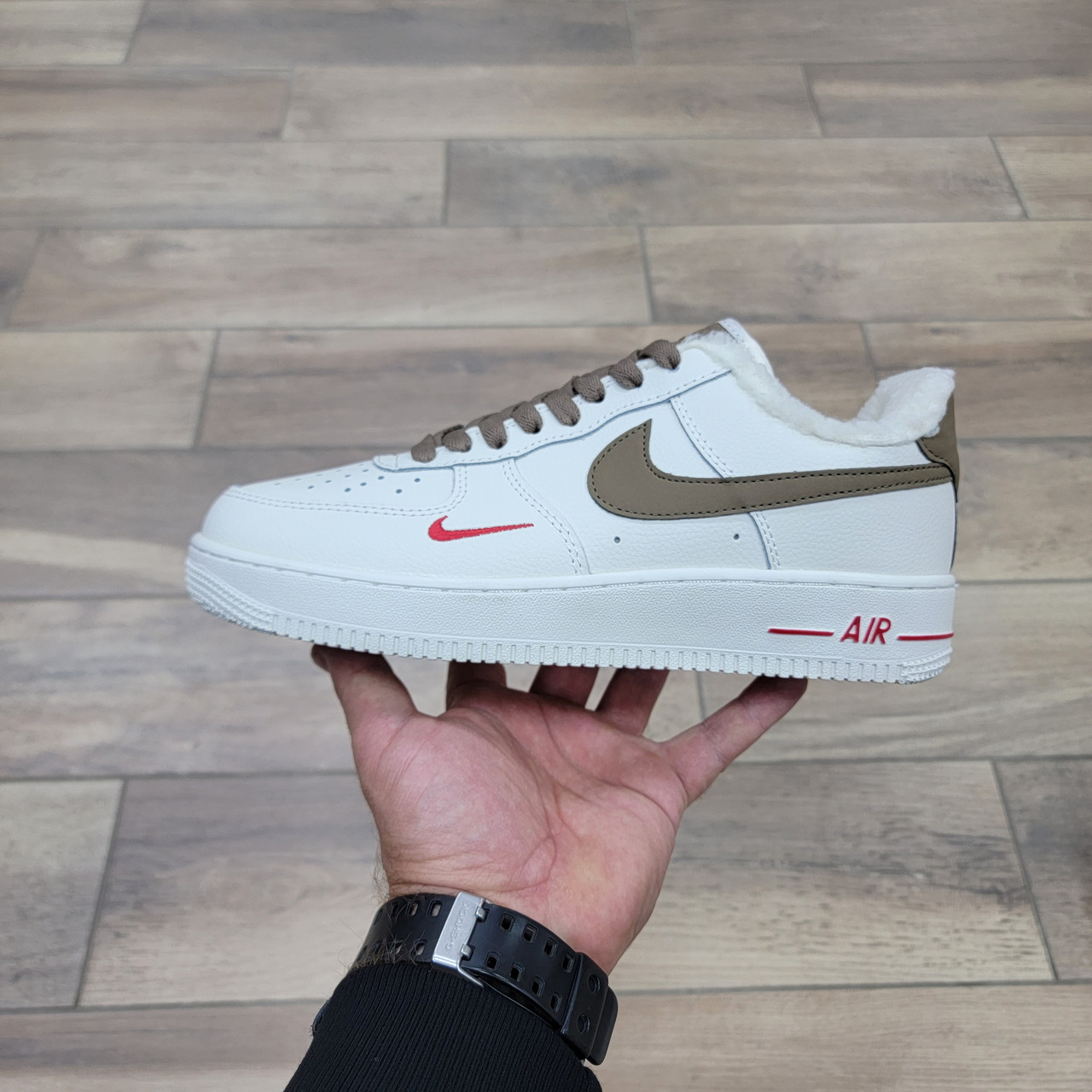 Кроссовки Nike Wmns Air Force 1 Low Beige Brown с мехом - фото 1 - id-p218377605