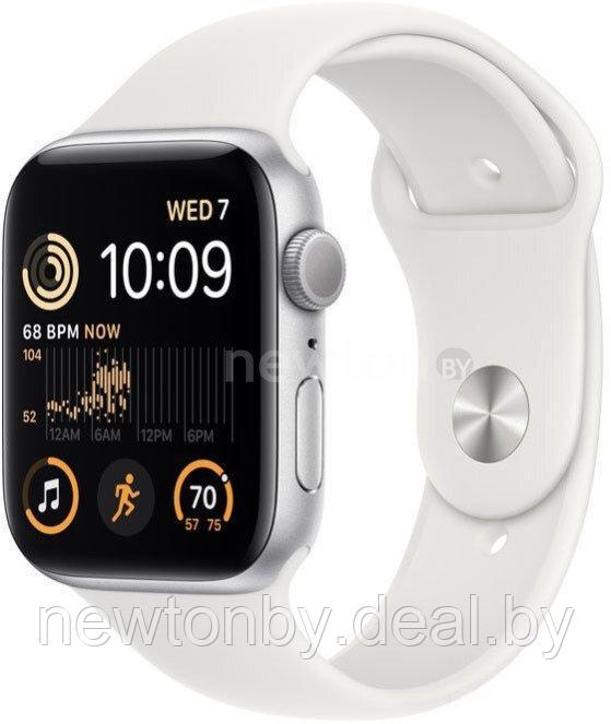 Умные часы Apple Watch SE 2 44 мм (алюминиевый корпус, серебристый/белый, спортивные силиконовые ремешки S/M +