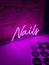 Неоновая вывеска ''Nails''