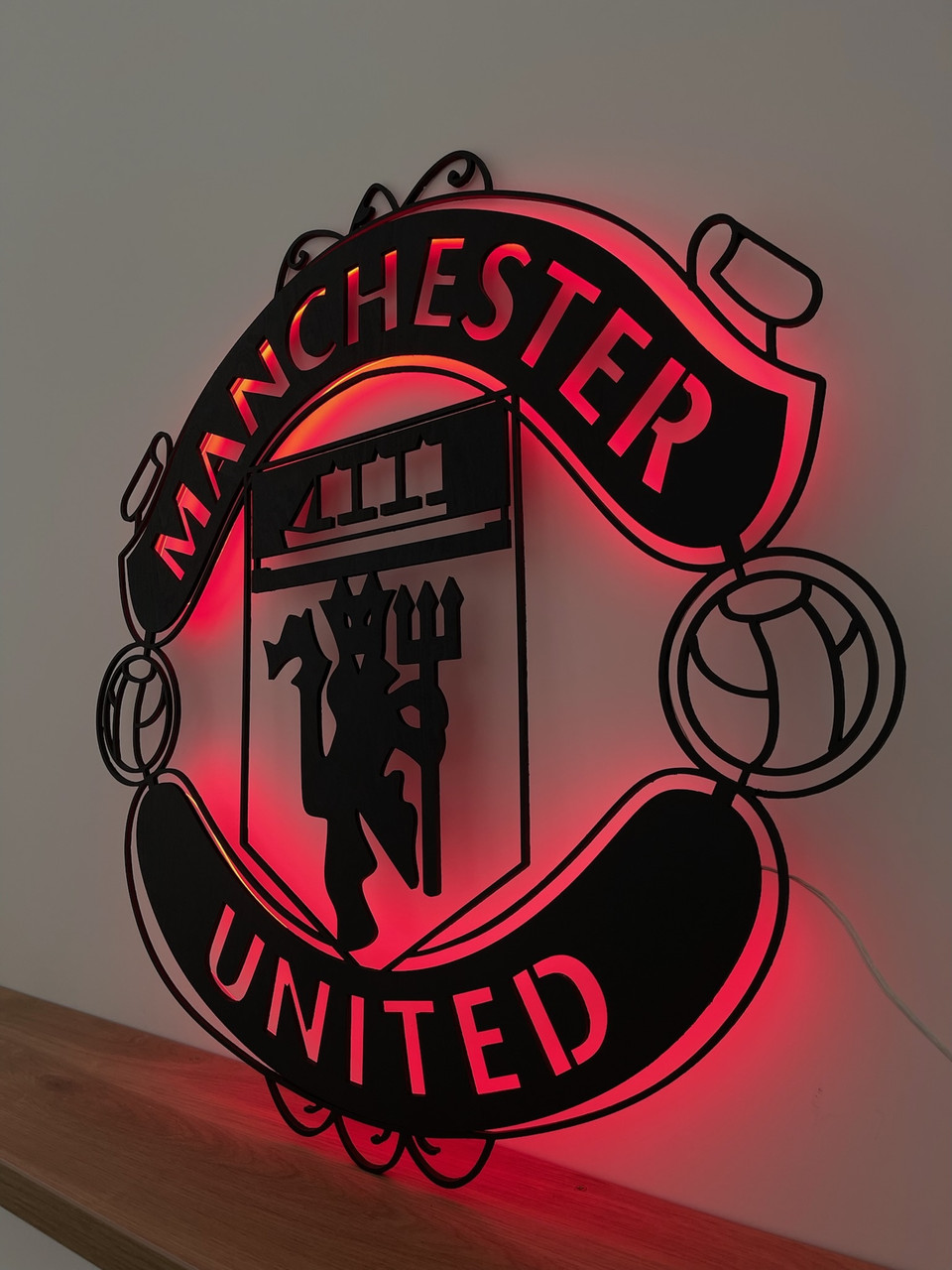 Панно из дерева с подсветкой из неона ''Manchester United'' - фото 1 - id-p218610045