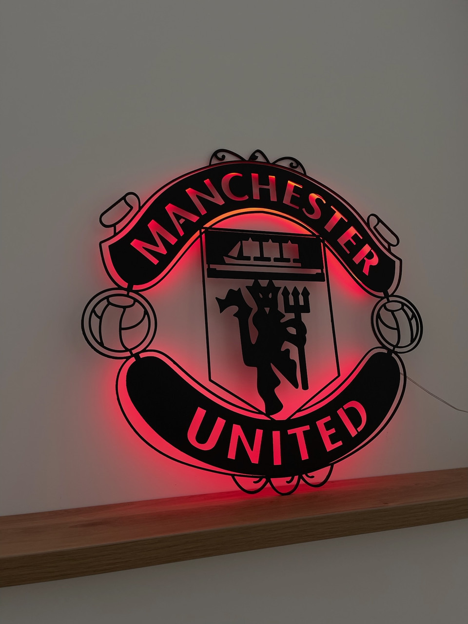 Панно из дерева с подсветкой из неона ''Manchester United'' - фото 2 - id-p218610045
