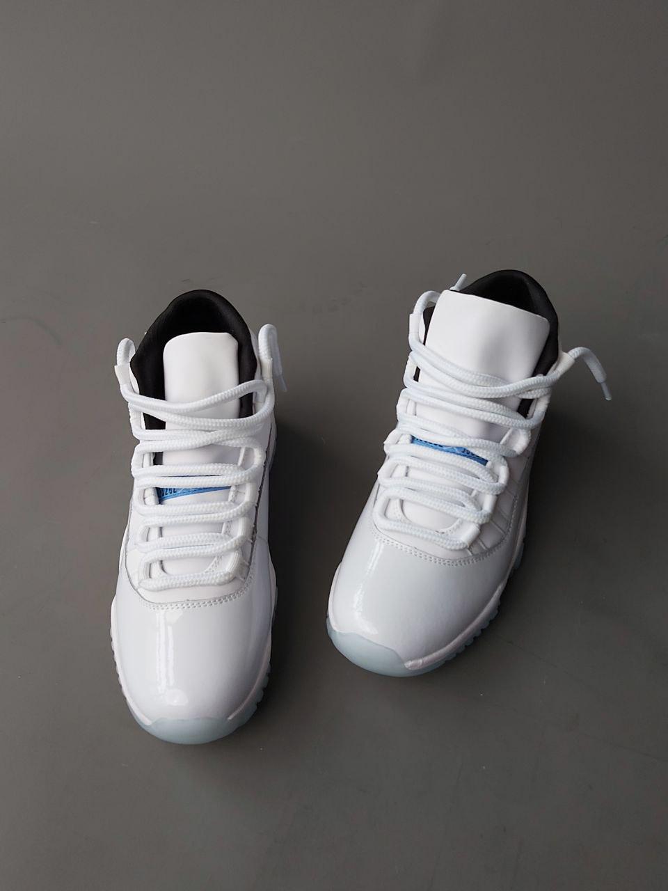 Баскетбольные кроссовки Air Jordan 11 Retro white - фото 10 - id-p218641285